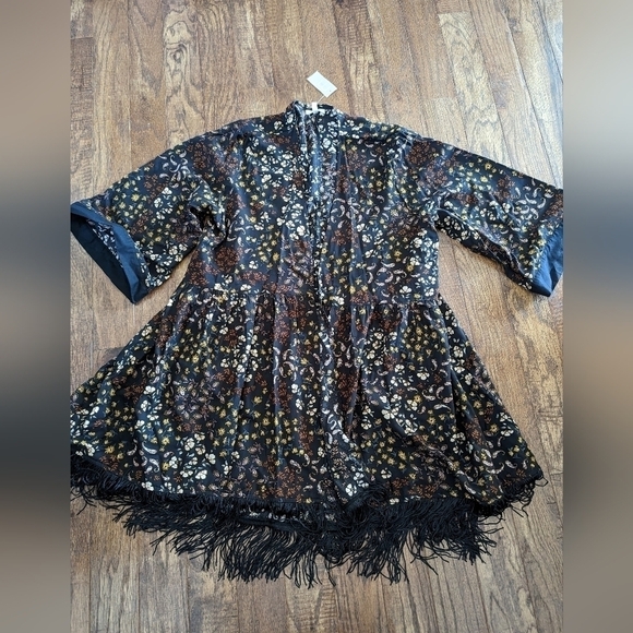 Floral kimono with black fringe, floral pattern womens size M, NWT - Picture 14 of 14